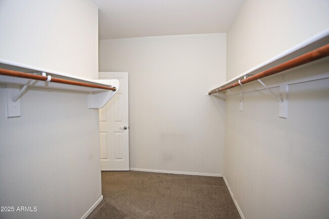 Building Photo - 1090 W Caroline Ln