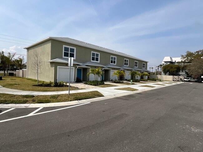 Building Photo - 820 Paddleboard Ct