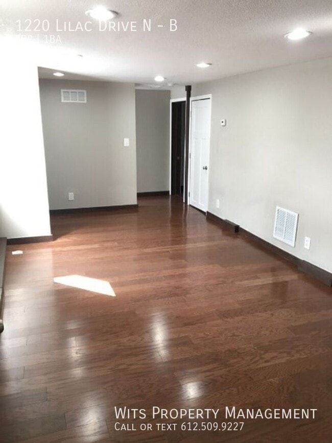 Building Photo - 1220 Lilac Dr N