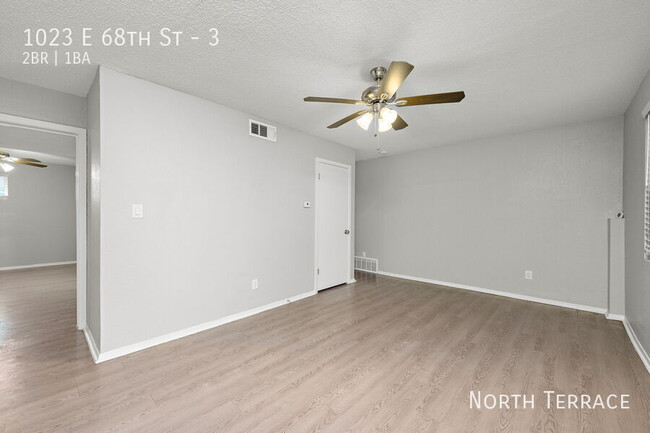Building Photo - 1023 E 68th St