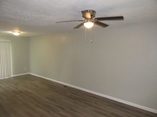 Building Photo - 2914 Sequoia Ave