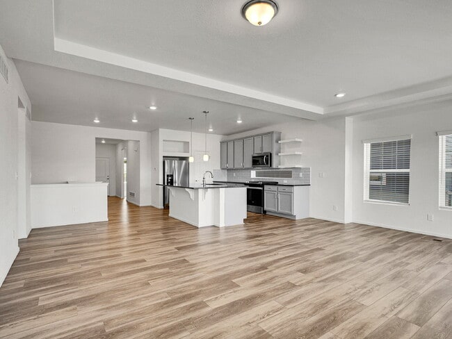 Building Photo - $3,295, 3 bed, 3 bath, located in Erie