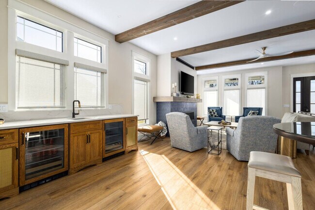 Building Photo - 1112 N St Peter St