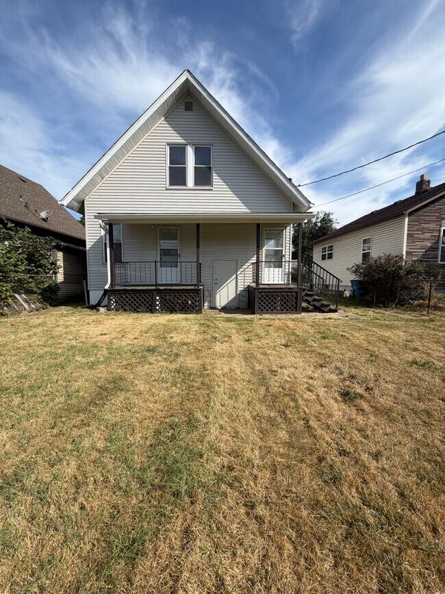 Building Photo - 2532 E 23rd St