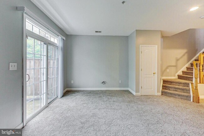 Building Photo - 3274 Amazon Ln