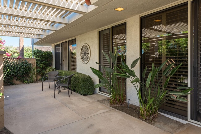 Building Photo - 66 Dartmouth Dr