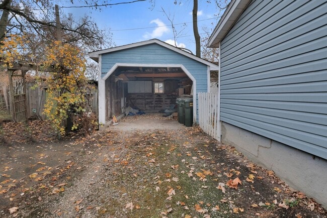Building Photo - Charming, Recently Updated 3-Bedroom Home in Urbana