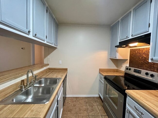 Building Photo - 4803 Hamilton Wolfe