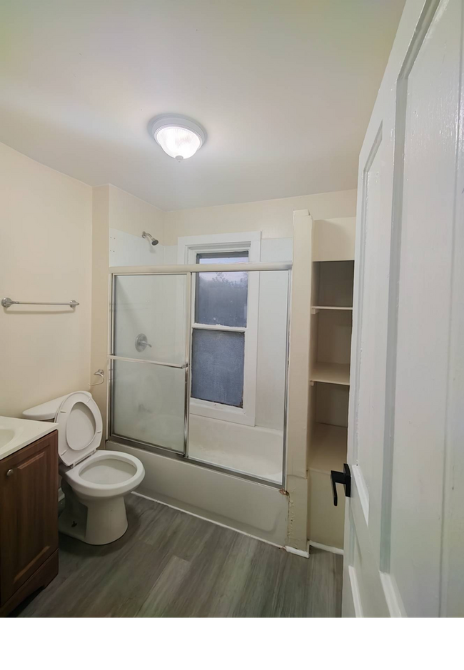 Building Photo - 2753 N Holton St