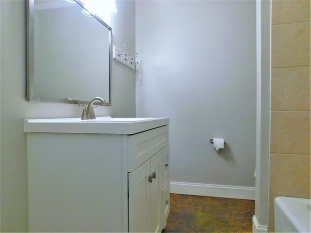 Building Photo - 2027 Bowling Green St