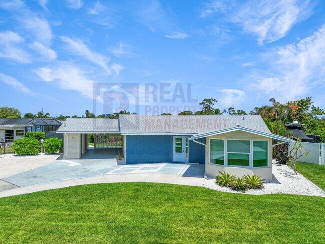 Building Photo - 411 Pine Tree Terrace