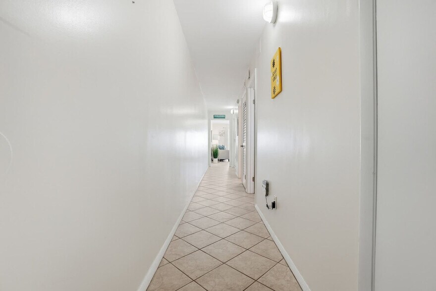 Building Photo - 8743 Thomas Dr