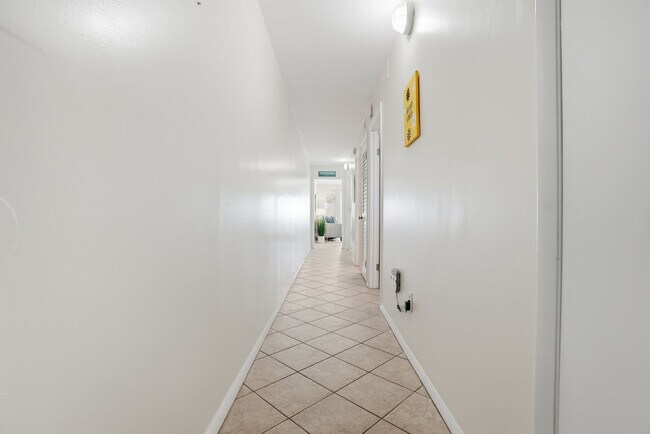 Building Photo - 8743 Thomas Dr