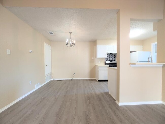 Building Photo - 2014 Redwing Way
