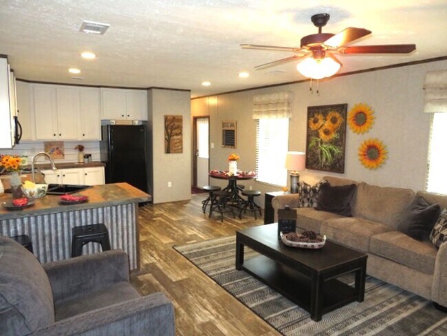 Building Photo - University Estates 63