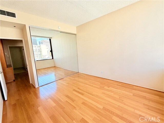 Building Photo - 600 W 9th St