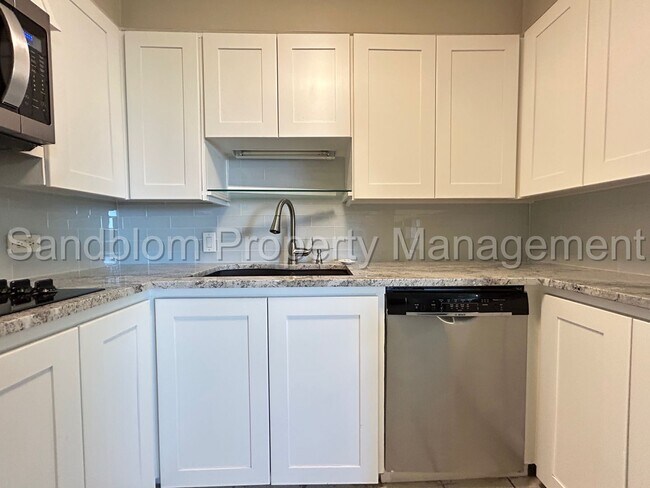 Building Photo - For Lease | Riverside Condo | $1350 Rent