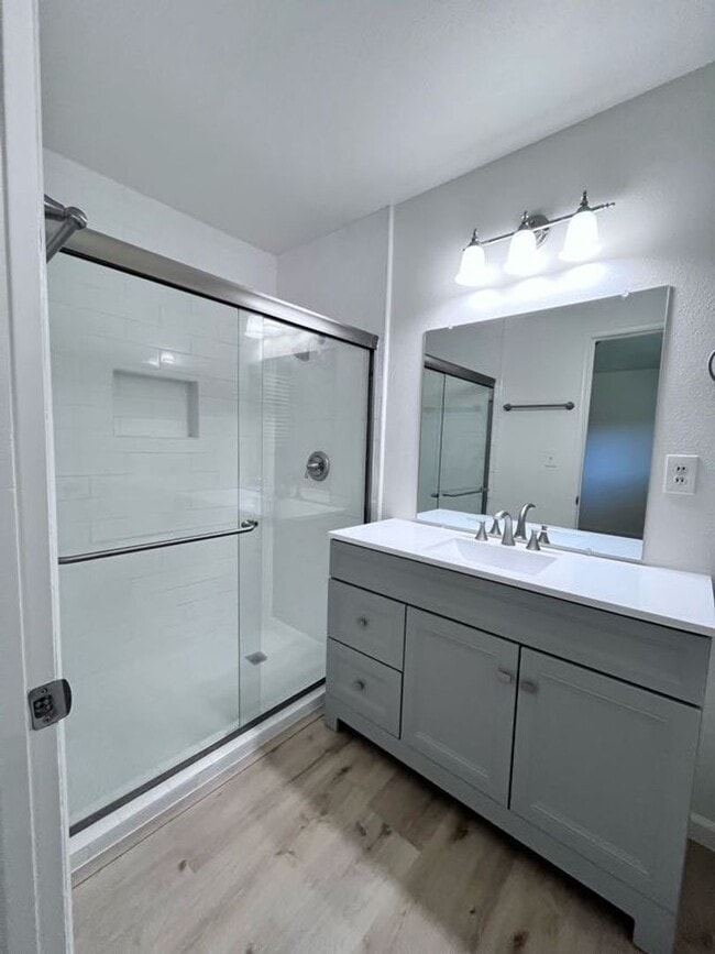 Building Photo - NEWLY RENOVATED South Redlands Home