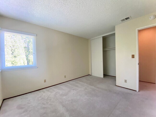 Building Photo - Spacious 4-bedroom home with Bonus Loft located in Union City! – Beautiful Backyard!