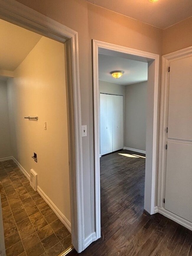 Building Photo - 2 Bed 2 Bath Home