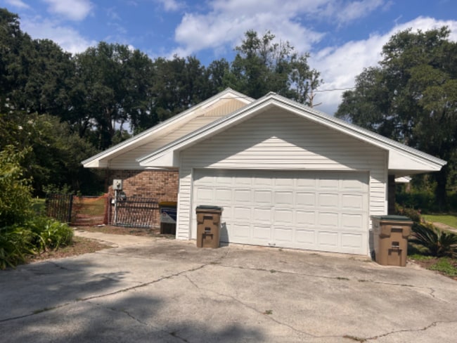 Building Photo - 104 Brisbon Rd