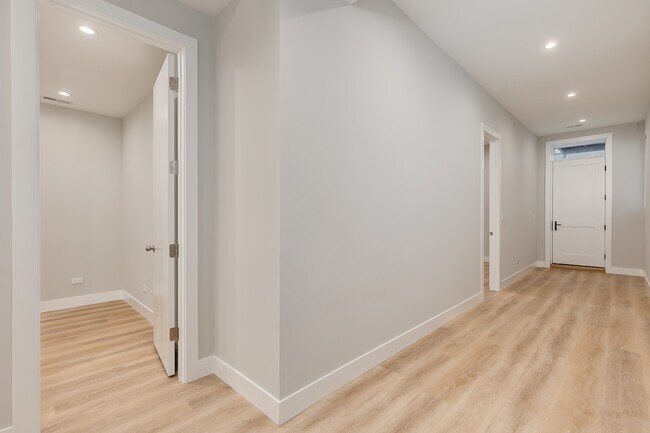 Building Photo - 864 N State St