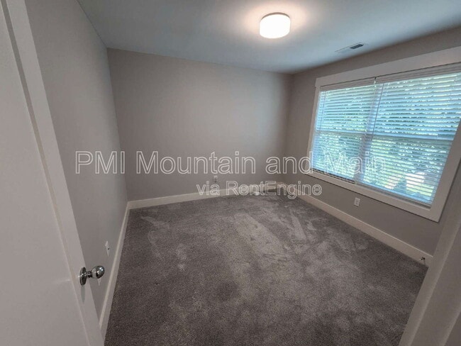 Building Photo - 16 Alice Clement Ln