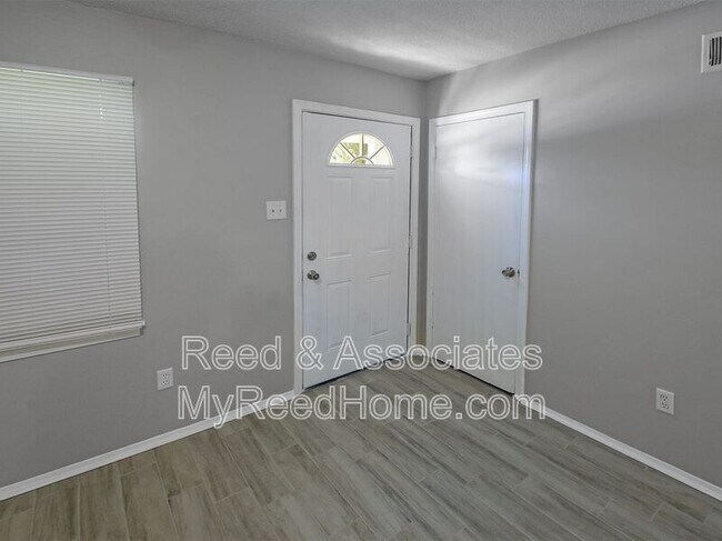 Building Photo - 3716 Dorado Ave