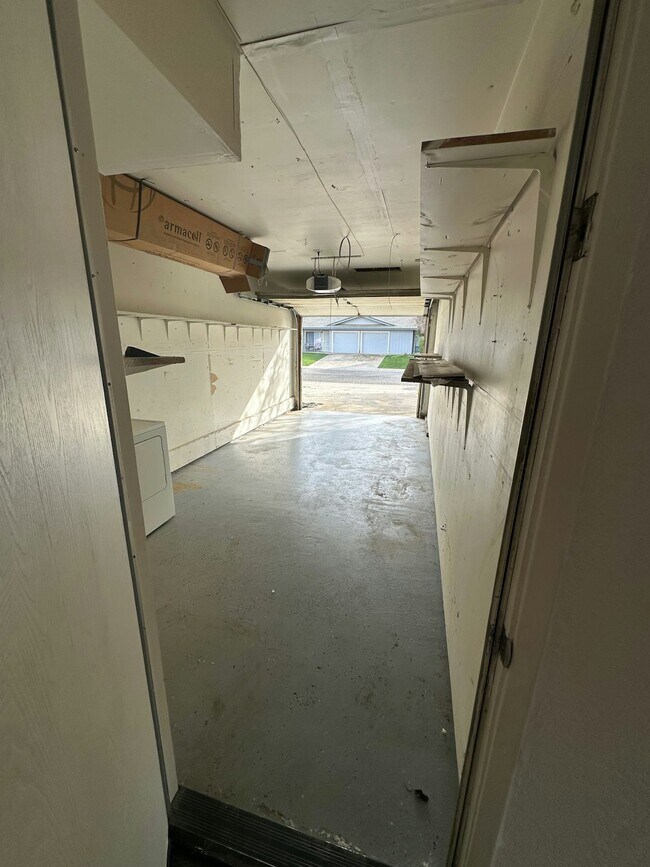 Building Photo - 9121 Nasreen Dr