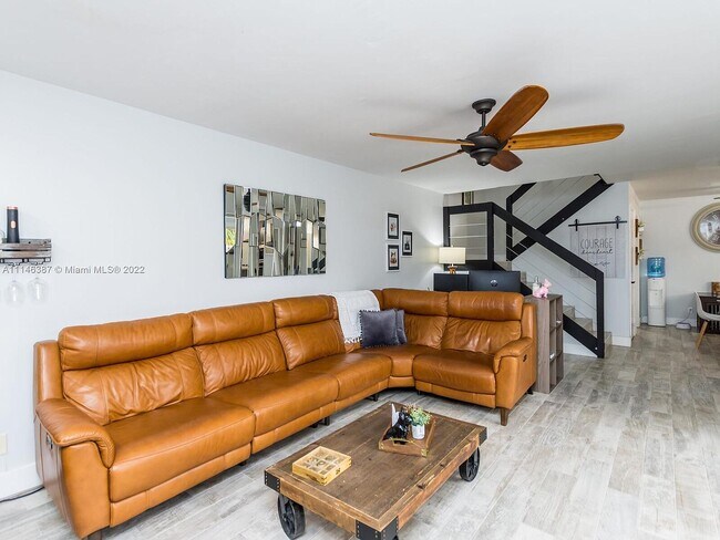 Living room - 9956 NW 6th Plz