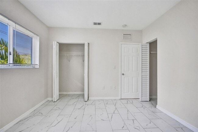 Building Photo - 1945 Calais Dr