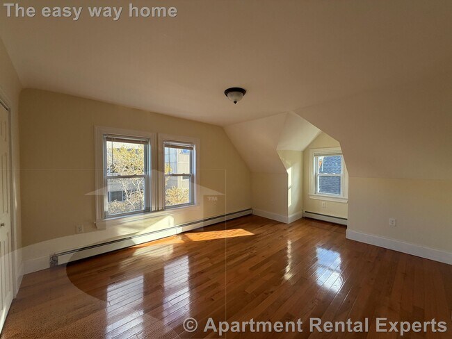 Building Photo - 102 Sycamore St