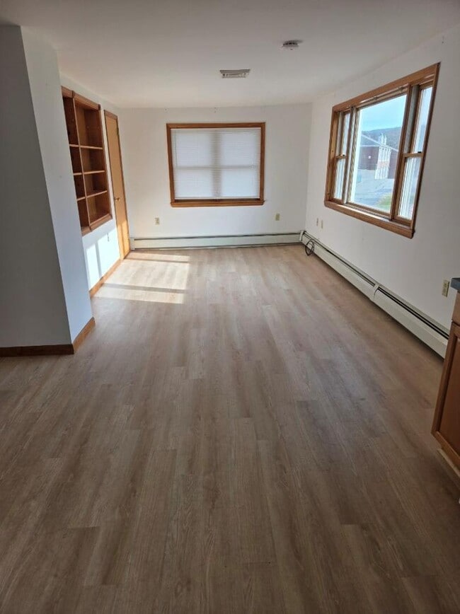 Building Photo - 155 School Ave