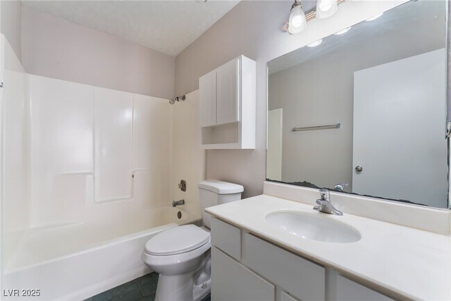 Building Photo - 5453 Requa Ave
