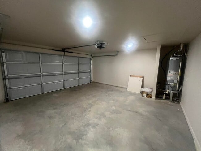 Building Photo - Stunning 3-Bedroom Home for Rent in Yukon,...