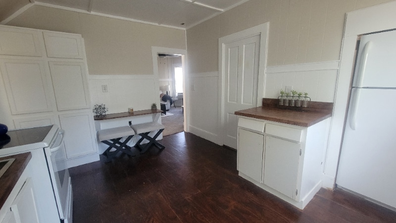 Building Photo - 4825 Calvert St