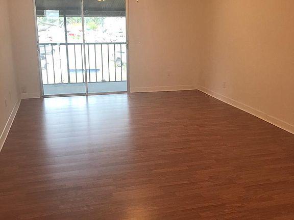 Building Photo - 4509 S Oak Dr