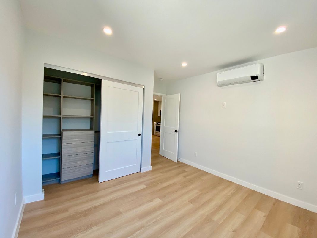 Building Photo - 3207 W 3rd St