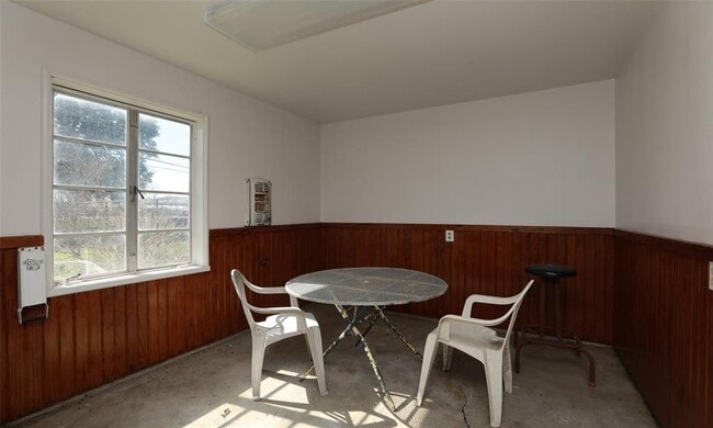 Building Photo - 14742 Hempstead Rd