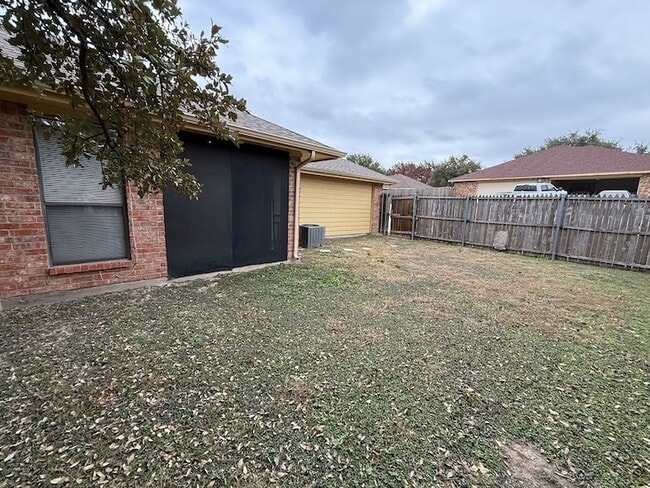 Building Photo - 816 Summit Dr