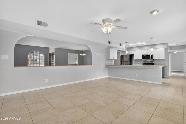 Building Photo - 6843 E Redfield Rd