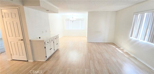 Building Photo - 630 W Dryden St