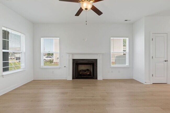 Building Photo - 429 Guethlein Dr