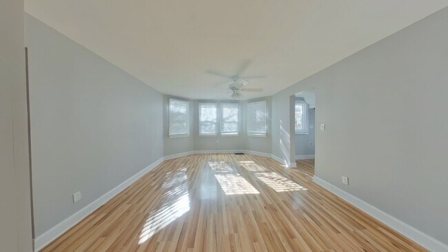 Building Photo - 3 Bedroom Home