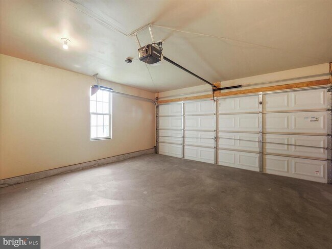 Building Photo - 5904 Leben Dr