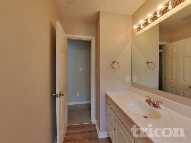 Building Photo - 2934 Hawick Commons Dr