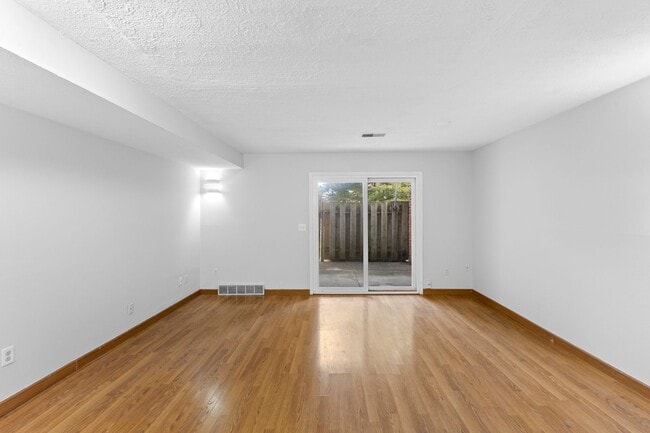 Building Photo - Spacious 3-Bedroom with Private Patio in Westerville