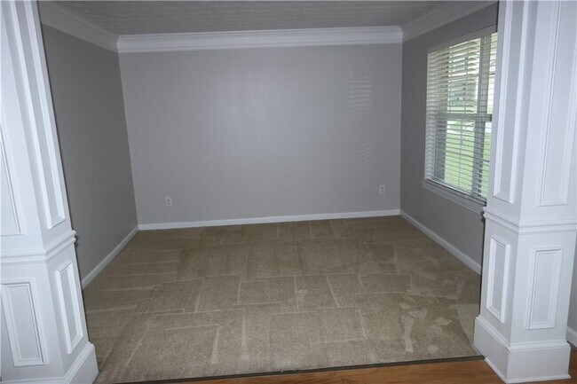 Building Photo - 156 Shadowhill Ln SW