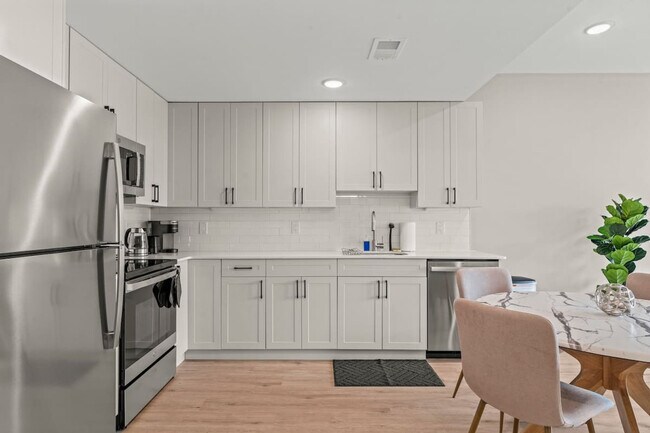 Building Photo - 916 N Delaware Ave