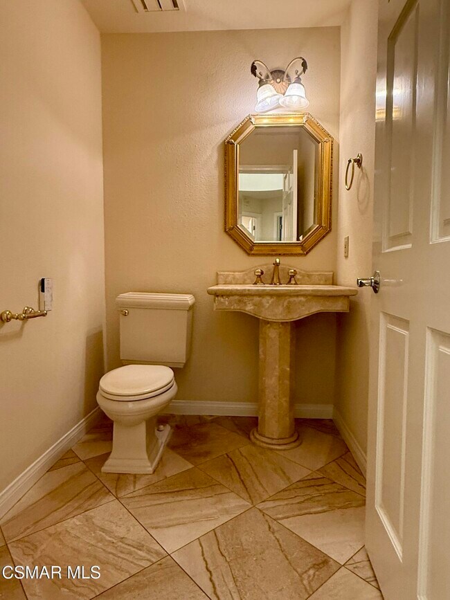 Building Photo - 1922 Golden Sky Cir